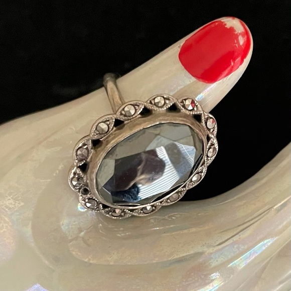 Vintage Art Deco Sterling Silver Hematite Marcasite Ring. - Picture 8 of 10